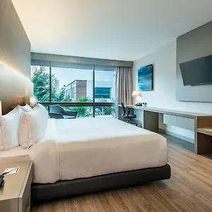 holiday-inn-express.hotels-bogota.net/