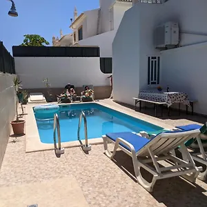 dolphin-house-hostel.hotelaalgarve.com/
