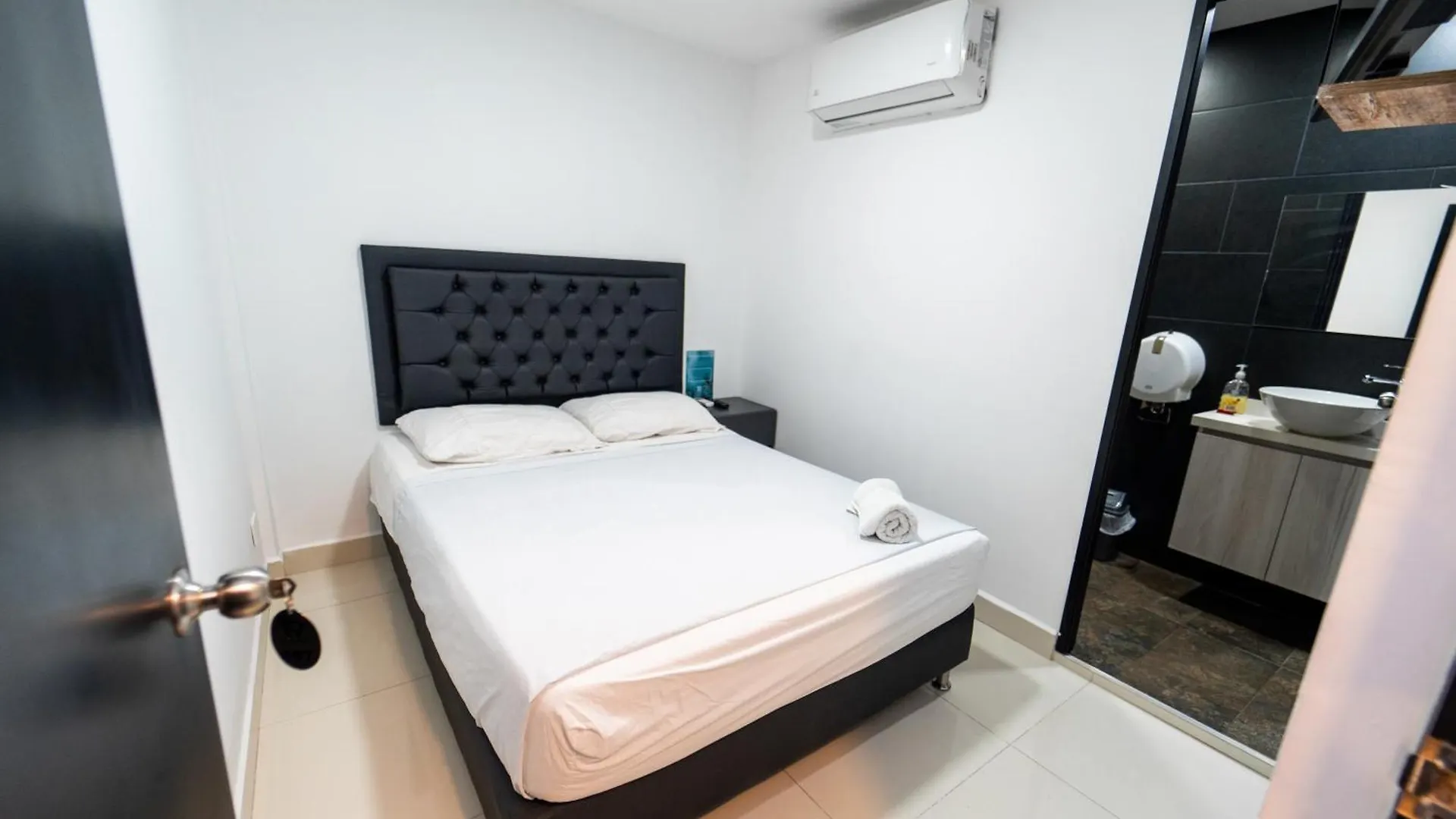 79 Hotel Medellín 3*,  Colômbia